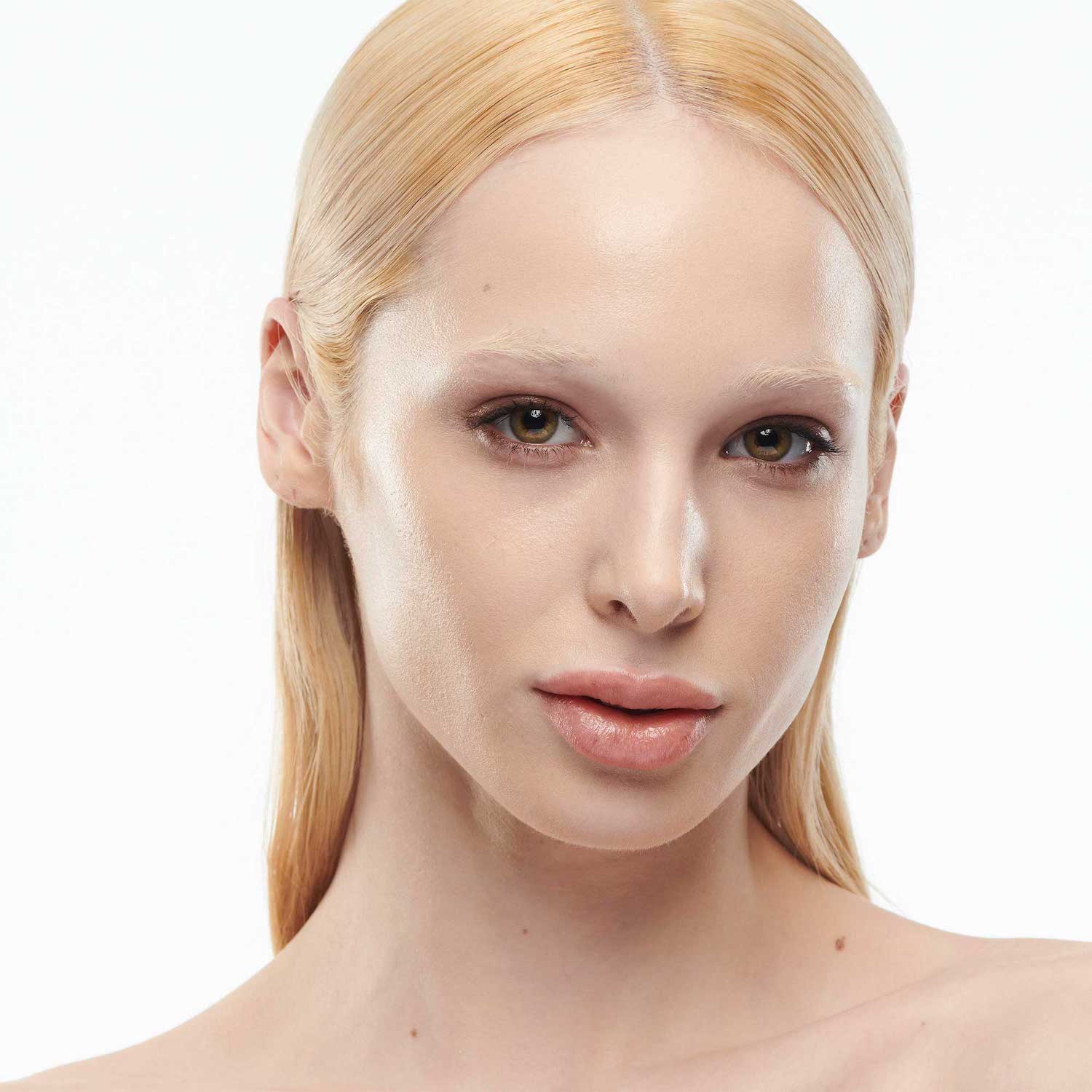 STUDIO RADIANCE SERUM-POWERED (BASE DE MAQUILLAJE PARA ROSTRO)